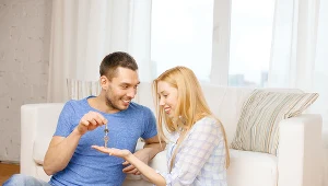 Jednym z rozwiązań są dopłaty do czynszów w wysokości do 1,5 tys. zł dla osób, którym dochody spadły o 25 proc. w stosunku do ubiegłego roku.