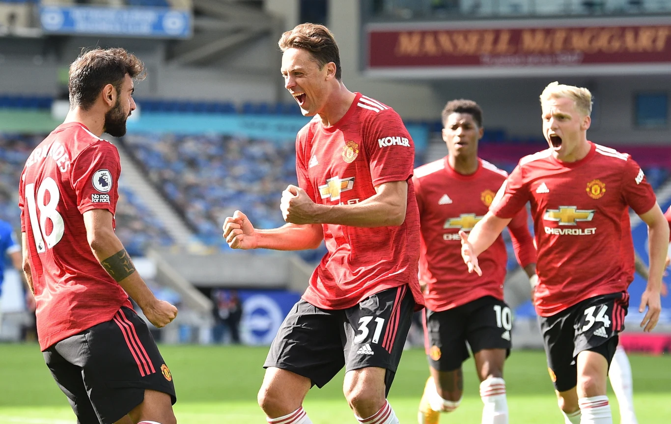 Piłkarze Manchesteru United cieszą się z pierwszej wygranej w sezonie ligowym Piłkarze Manchesteru United cieszą się z pierwszej wygranej w sezonie ligowym