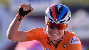 Anna van der Breggen triumfuje