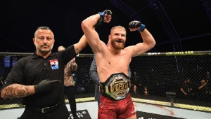 Jan Błachowicz świętuje zdobycie mistrzostwa UFC