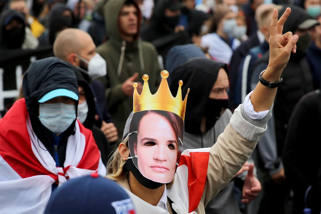 Niedziela jest 50. dniem protestów przeciwko sfałszowaniu wyborów na Białorusi. Na zdjęciu: Protesty w Mińsku, 27 września 2020 Niedziela jest 50. dniem protestów przeciwko sfałszowaniu wyborów na Białorusi. Na zdjęciu: Protesty w Mińsku, 27 września 2020