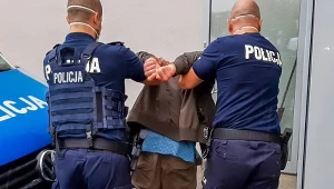 "Nie ma i nie będzie zgody dla ataków na policjantów, którzy w codziennych służbach dbają o bezpieczeństwo nas wszystkich" - pisze policja