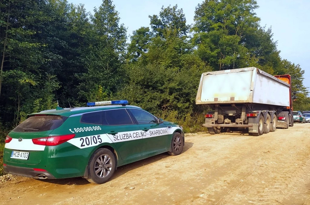 Ciężarówka została zatrzymana po pościgu / Fot: KAS