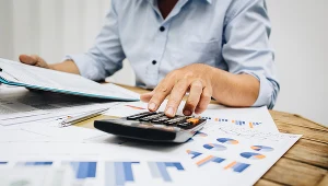 Polskie przedsiębiorstwa mają duże problemy finansowe, ale ostatnio upada niewiele więcej firm niż rok temu