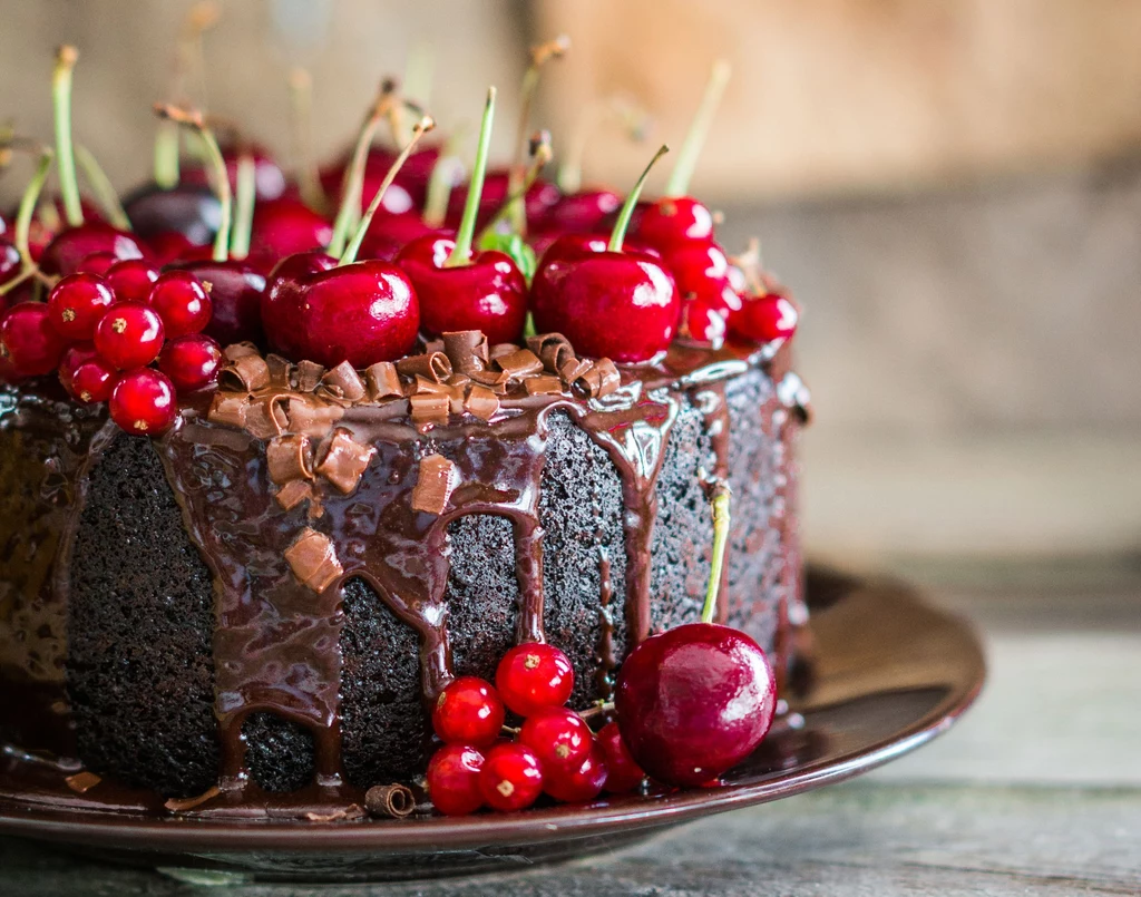 Buraczkowe brownie z wiśniami