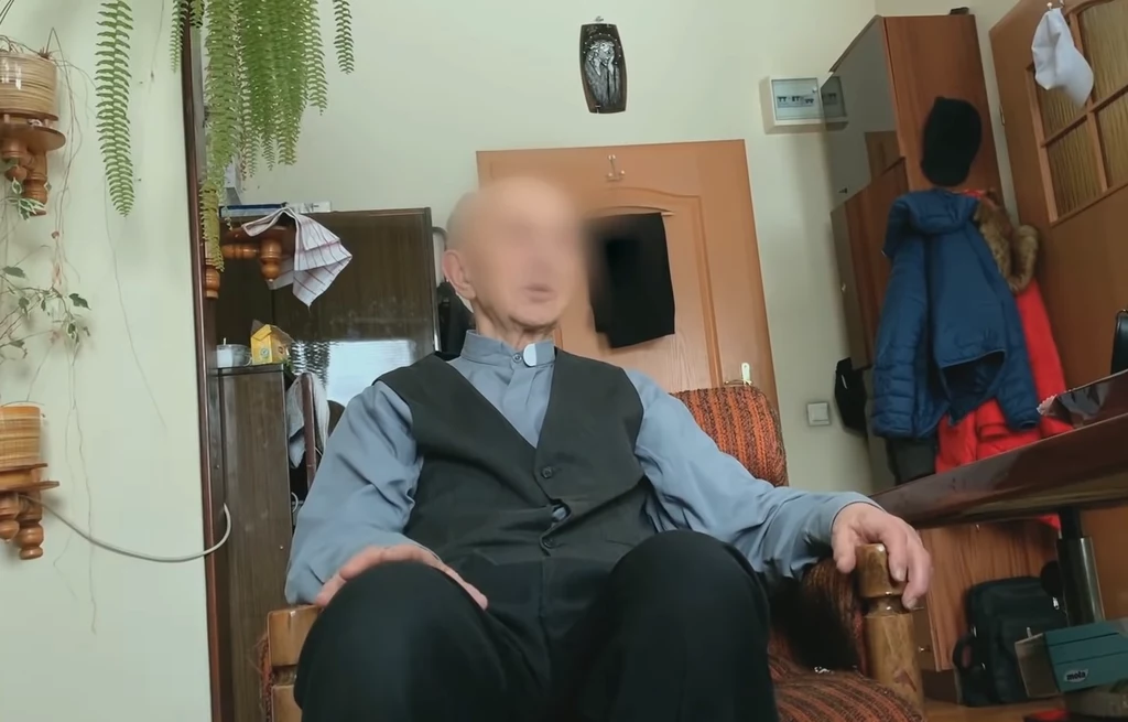 Ksiądz Jan A., kadr z filmu "Tylko nie mów nikomu" Ksiądz Jan A., kadr z filmu "Tylko nie mów nikomu"