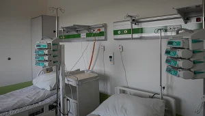 Chora na COVID-19 uciekła ze szpitala, interweniowała policja (zdj. ilustracyjne)