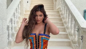 Kylie Jenner kusi w skąpym kostiumie kąpielowym