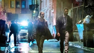 Sienna Miller​ i Chadwick Boseman w filmie "21 mostów"