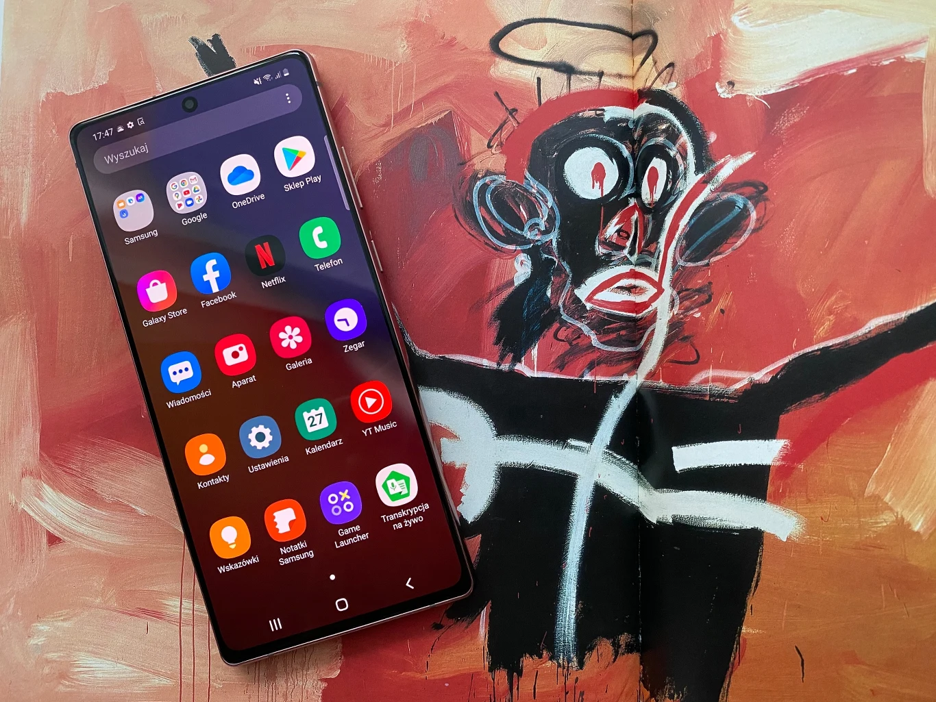Galaxy Note to seria bardzo ważna dla koreańskiego giganta. Od zawsze oferowała rozwiązania znane z modeli Galaxy S, ale podniesione do wyższej potęgi. Tak samo jest z modelem Galaxy Note20. Jest lepszy i mocniejszy od poprzednika (Note 10), ale główne innowacje modelu A.D. 2020 widzieliśmy kilka miesięcy temu przy okazji modeli Galaxy S20. Galaxy Note to seria bardzo ważna dla koreańskiego giganta. Od zawsze oferowała rozwiązania znane z modeli Galaxy S, ale podniesione do wyższej potęgi. Tak samo jest z modelem Galaxy Note20. Jest lepszy i mocniejszy od poprzednika (Note 10), ale główne innowacje modelu A.D. 2020 widzieliśmy kilka miesięcy temu przy okazji modeli Galaxy S20.