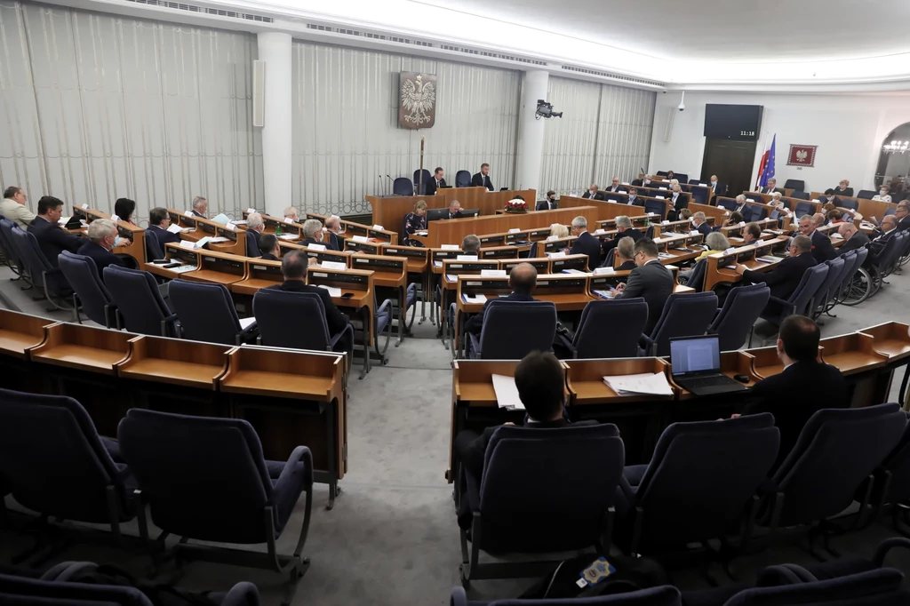 Senatorowie na sali obrad; zdj. ilustracyjne Senatorowie na sali obrad; zdj. ilustracyjne