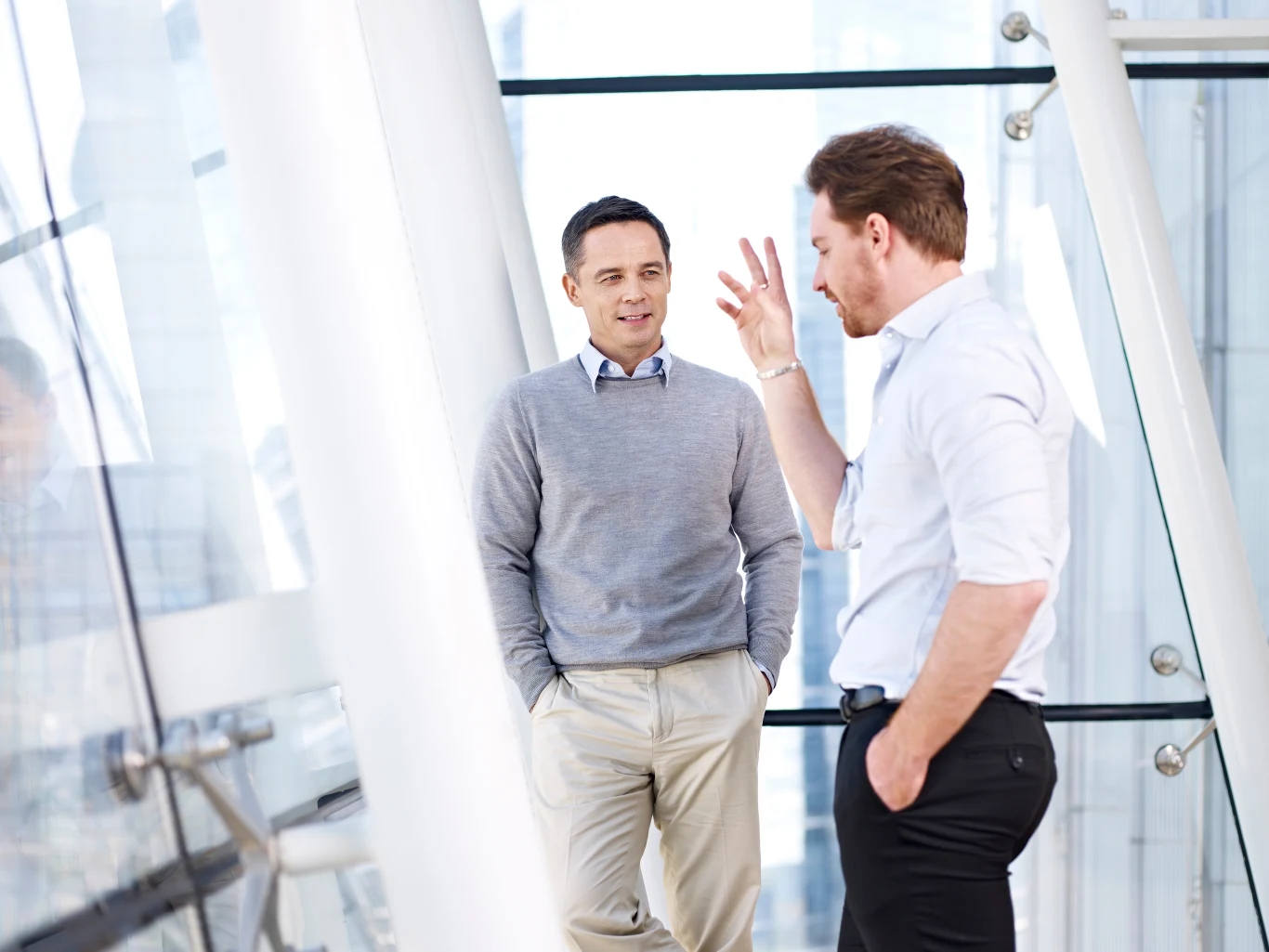 Nawet krótka rozmowa w biurze może, zdaniem badaczy, stanowić duże ryzyko