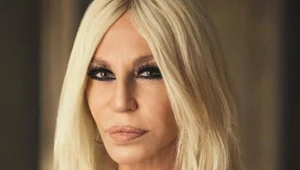 Donatella Versace w kolorowym swetrze idealnym na jesień