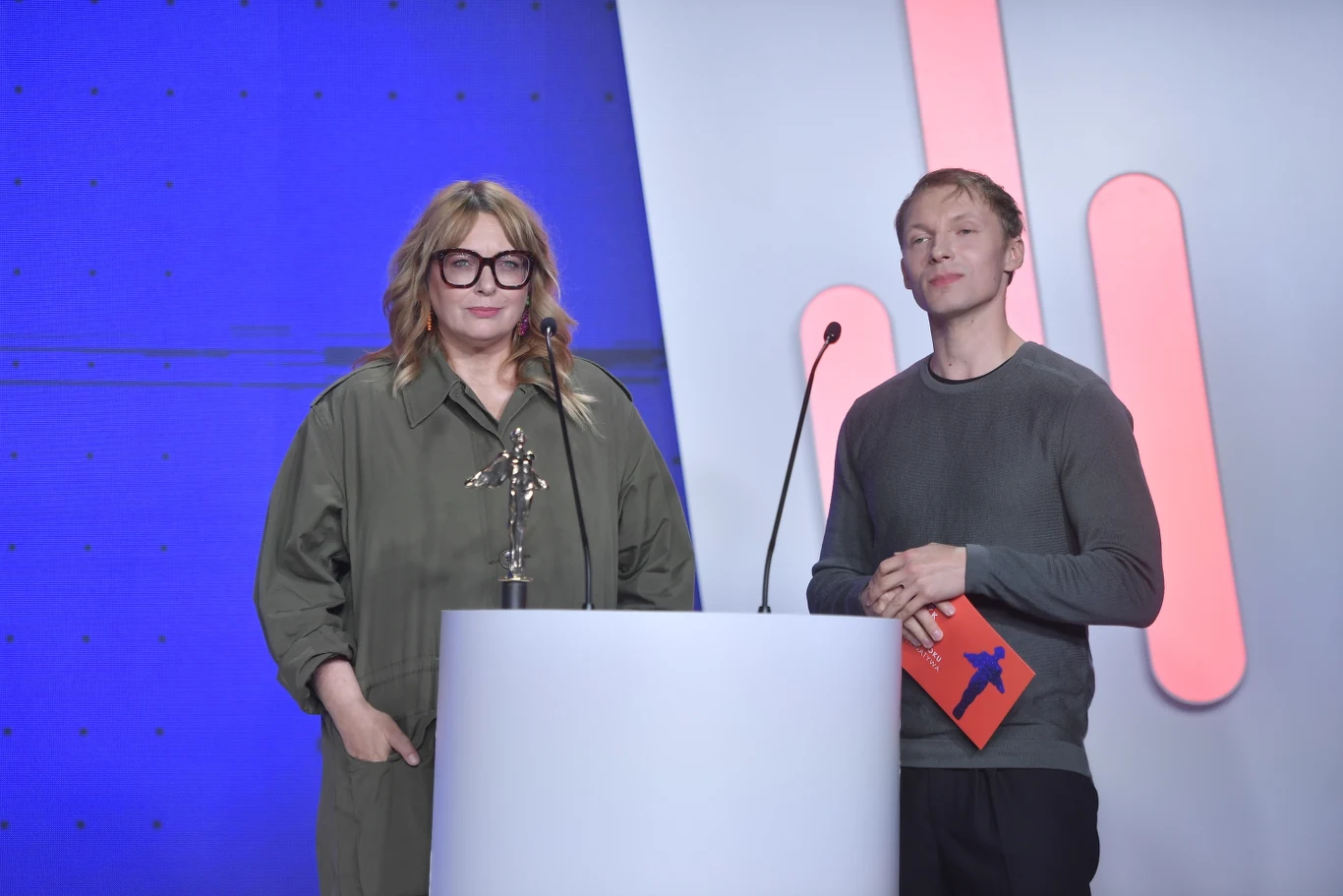 Statuetkę "Album roku: alternatywa" wygrała Hania Rani. Nagrodę ogłosili Katarzyna Nosowska i Igor Herbut.