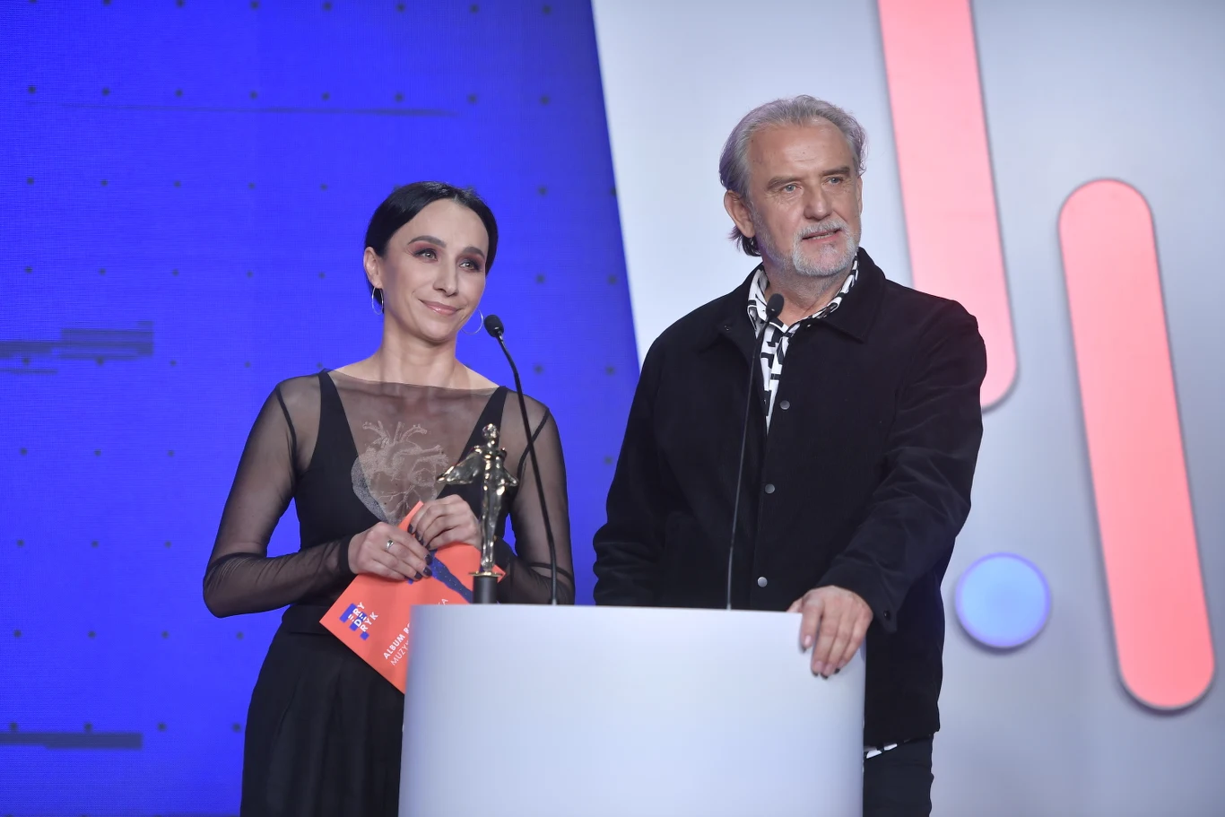 "Album roku: muzyka poetycka" wygrał zespół Mikromusic (wręczyli Mirosław Kalisiewicz i Renata Przemyk).