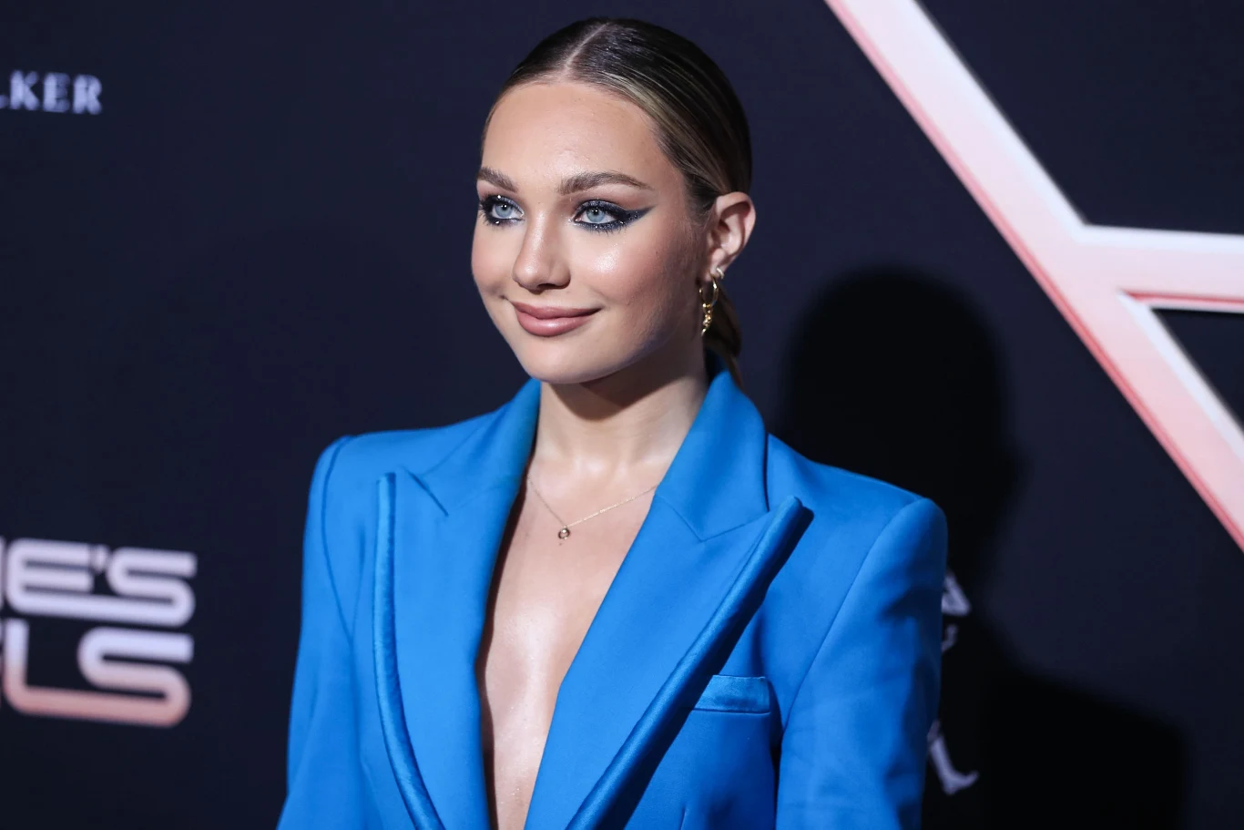 Na Instagarmie Maddie Ziegler śledzi ponad 13 milionów użytkowników. Ponad milion obserwujących ma natomiast na Facebooku i Twitterze. 