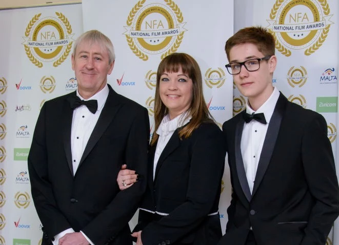 Nicholas Lyndhurst, Lucy Smith i Archie Lyndhurst podczas "National Film Awards" w Porchester Hall