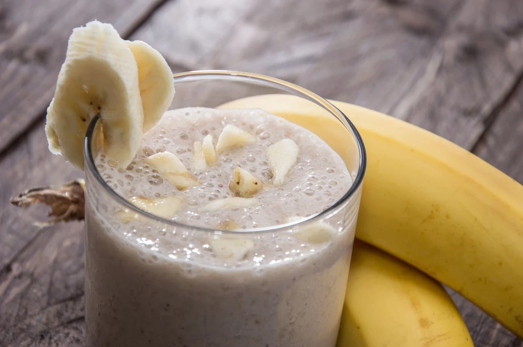 Shake bananowy jest wyśmienity w czasie upałów
