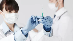 Pracodawca ma obowiązek zapewnić pracownikowi niezbędne szczepienie