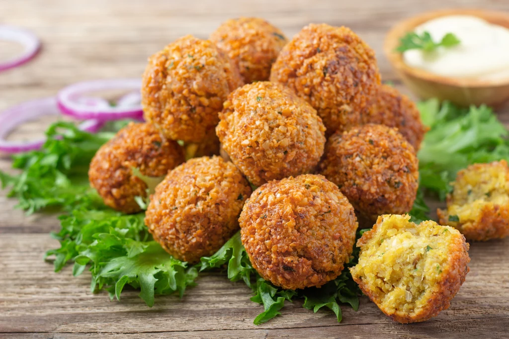 Falafel to popularny zamiennik mięsnych pulpetów