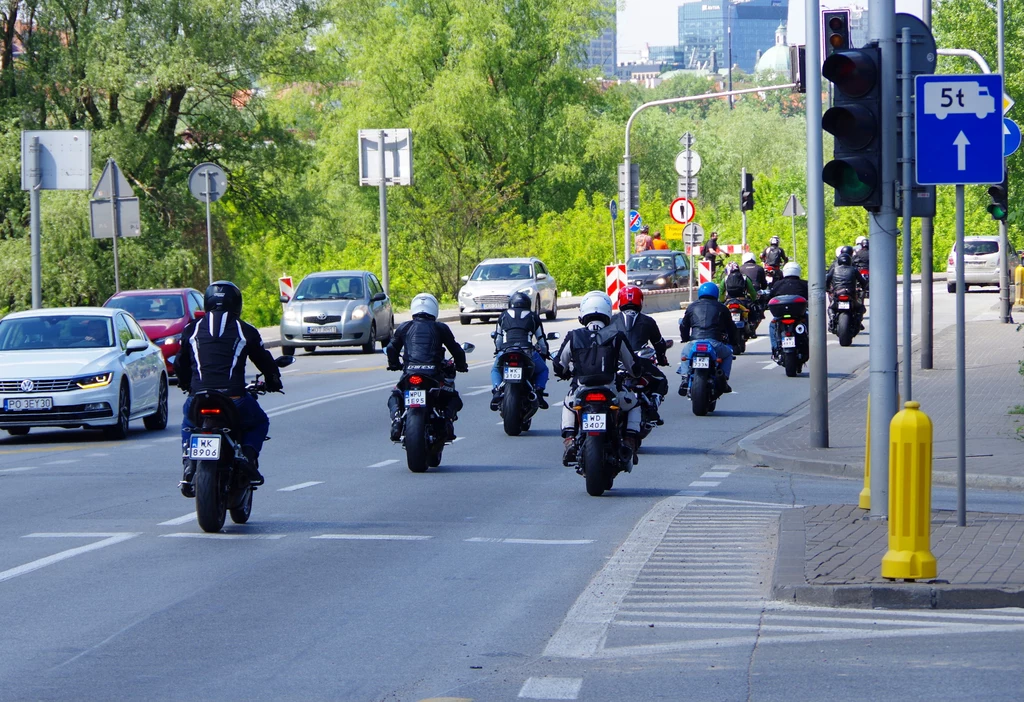 Kask jest obowiązkowym wyposażeniem motocyklisty