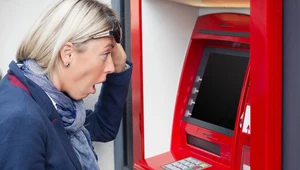 W ślad za spadającą popularnością gotówki spada również liczba samych bankomatów
