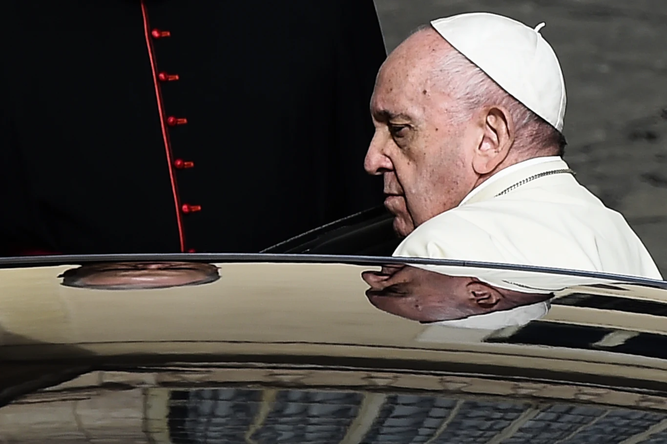 Papież Franciszek musi rozwiązać sprawę finansowych niejasności w Stolicy Apostolskiej Papież Franciszek musi rozwiązać sprawę finansowych niejasności w Stolicy Apostolskiej