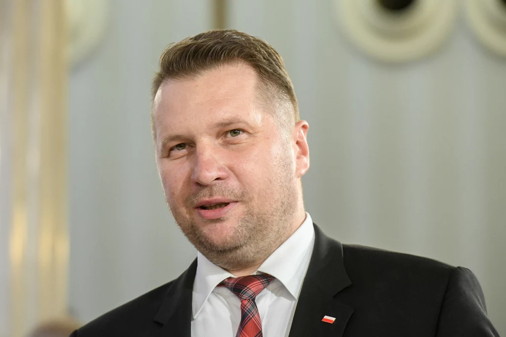 Minister Edukacji i Nauki Przemysław Czarnek podpisał projekt rozporządzenia mówiący o zmianach w wykazie lektur. Chce zerwać z „pedagogiką wstydu”