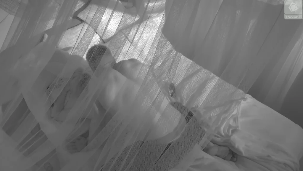 Oliwia i Mikołaj w "kryjówce" (Źródło: Polsat/Ipla) Oliwia i Mikołaj w "kryjówce" (Źródło: Polsat/Ipla)