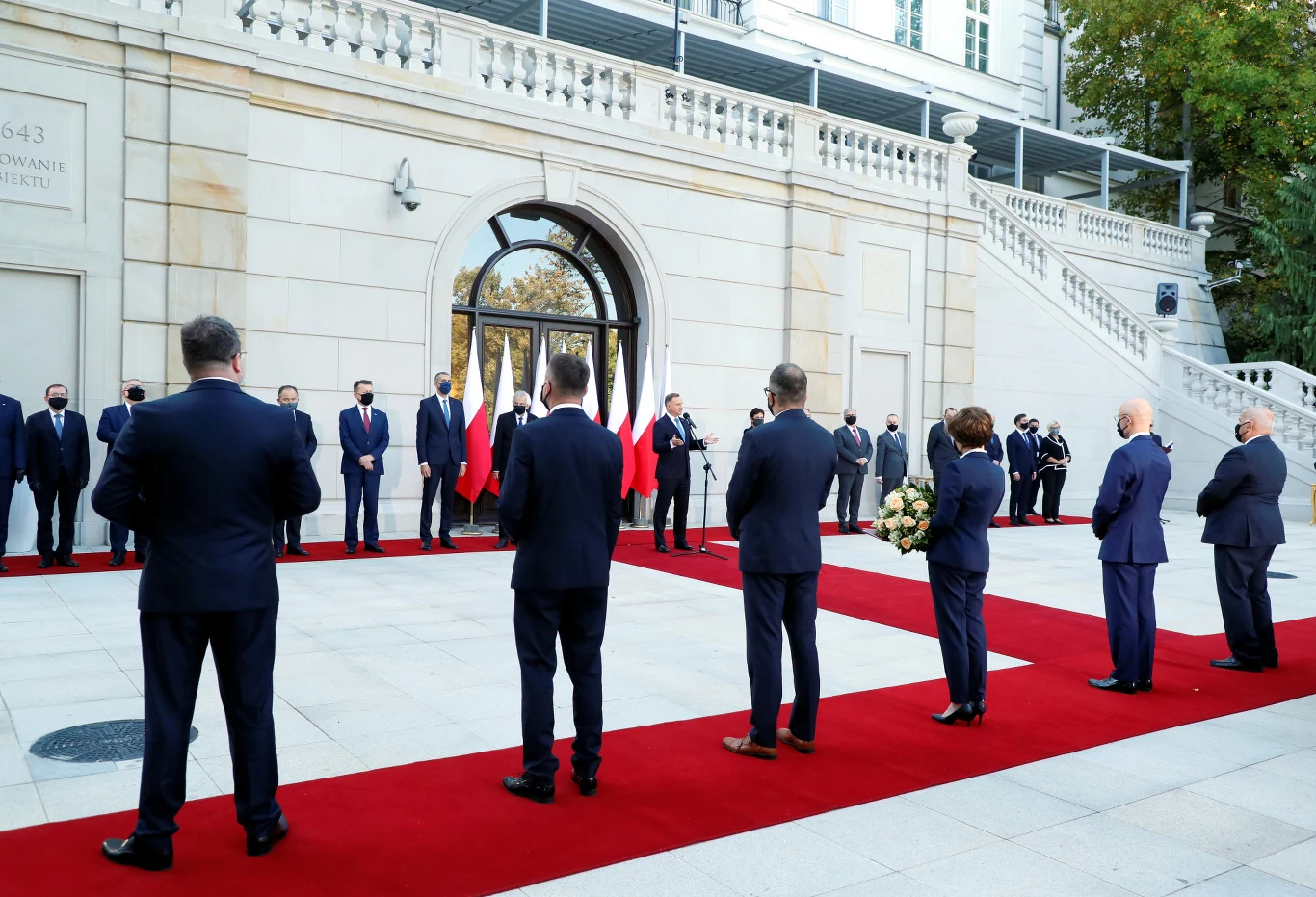 Prawu i Sprawiedliwości przypadło 12 resortów, Solidarnej Polsce i Porozumieniu - po jednym. Na mocy umowy koalicyjnej Porozumienie i Solidarna Polska będą miały też po jednym ministrze w Kancelarii Premiera. 