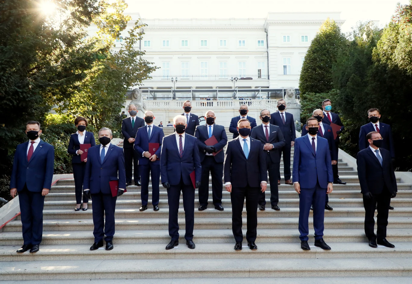Oto nowy rząd Mateusza Morawieckiego. Na pamiątkowym zdjęciu brakuje nowego wicepremiera Jarosława Kaczyńskiego.