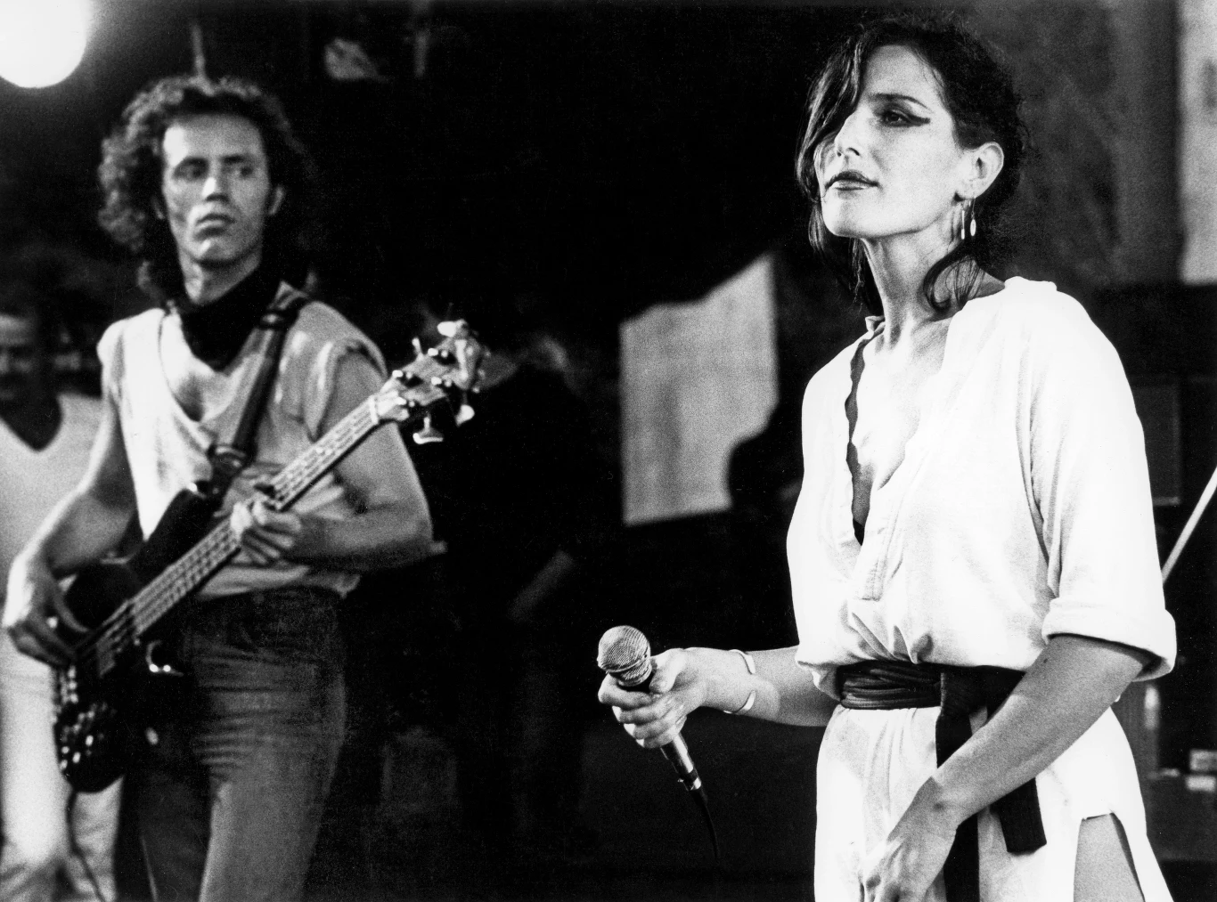 Film "Czuję się świetnie" przedstawia trasę koncertową zespołu Maanam latem 1983 roku. Jego reżyserem był Waldemar Szarek. Film "Czuję się świetnie" przedstawia trasę koncertową zespołu Maanam latem 1983 roku. Jego reżyserem był Waldemar Szarek.