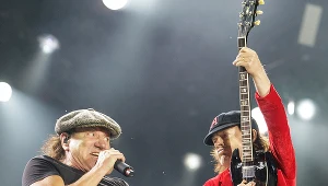 Brian Johnson i Angus Young (AC/DC) w akcji