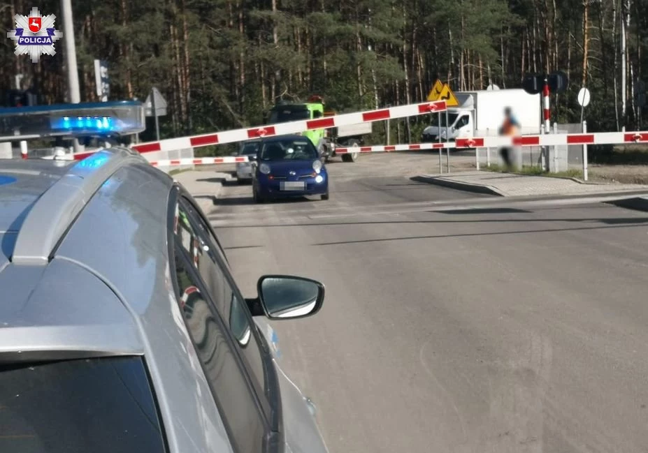 Kierowca, który ugrzązł na torach nie stracił zimnej krwi