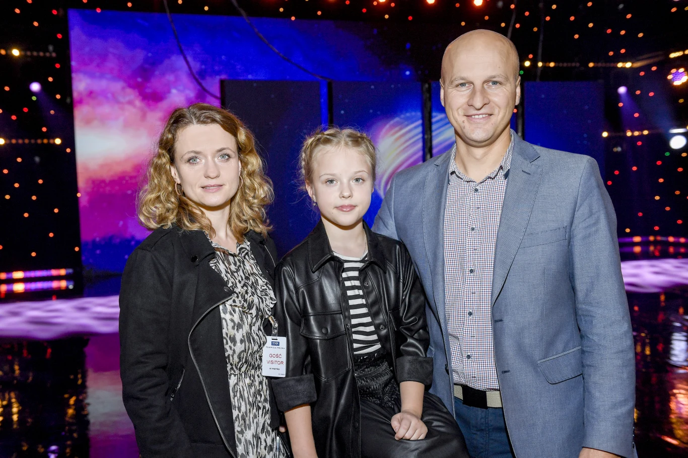 Ala Tracz z rodzicami. Mama opiekuje się profilami młodej wokalistki w mediach społecznościowych. Ala Tracz z rodzicami. Mama opiekuje się profilami młodej wokalistki w mediach społecznościowych.