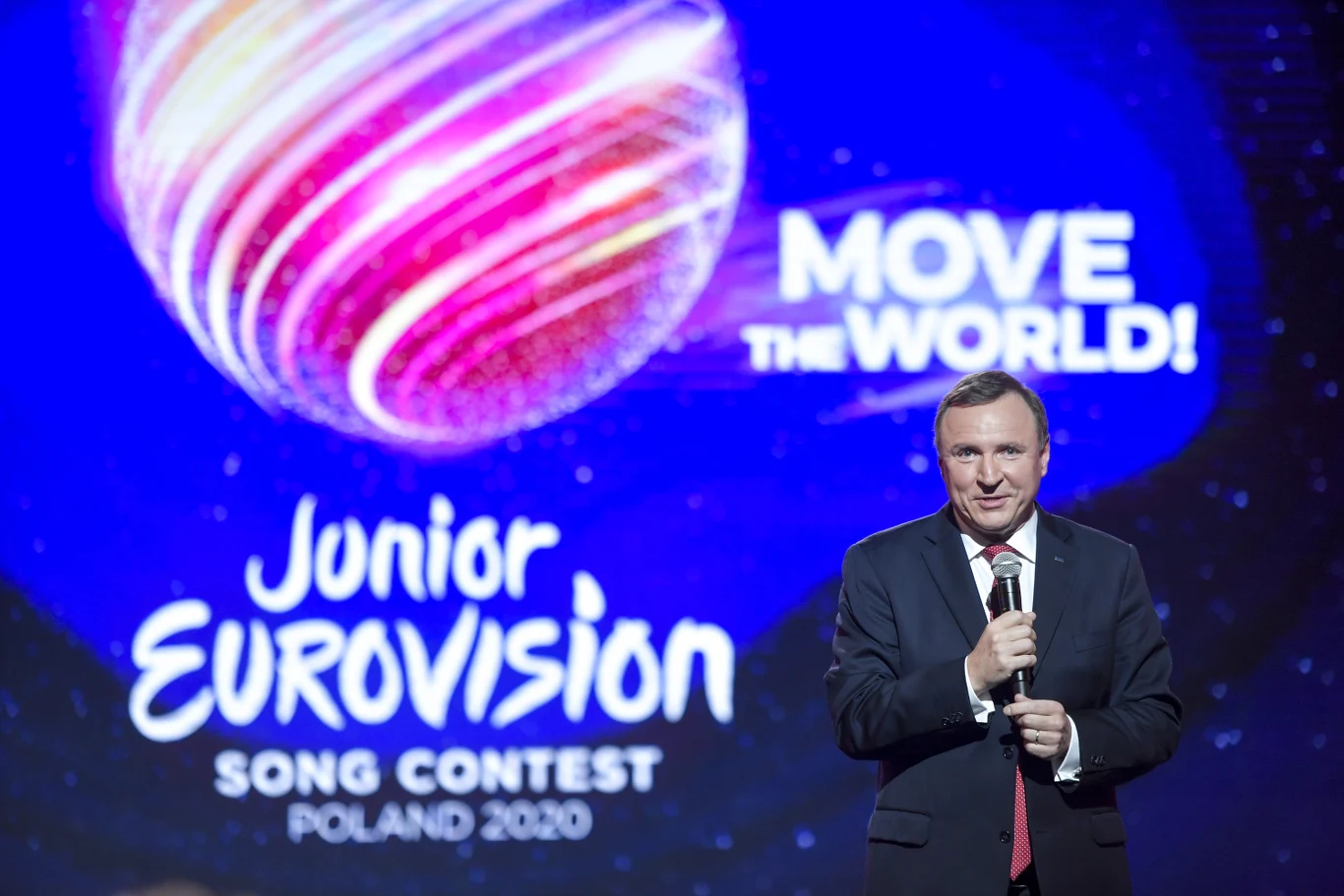 "Pandemia nałożyła na nas nowe obostrzenia, przez co realizujemy koncert w trybie online. Dziękuję EBU oraz wszystkim krajom, które angażują się w tę współpracę i decydują się wziąć udział w konkursie. TVP oddaje ze swojej strony grupę najlepszych fachowców od produkcji i realizacji, a także wspaniałych prowadzących" - mówił prezes TVP Jacek Kurski.