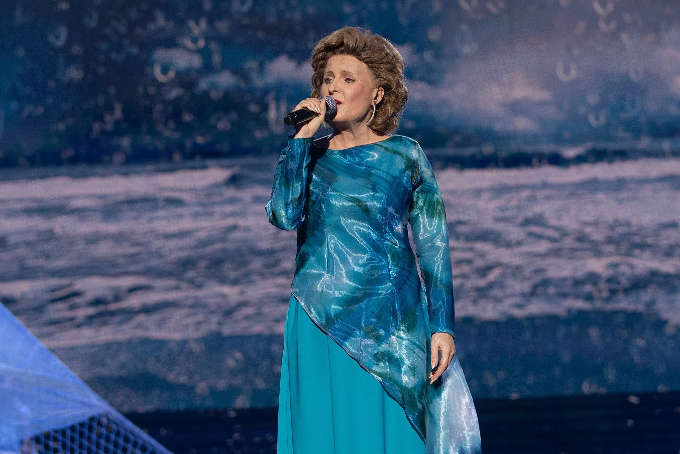 Gosia Andrzejewicz jako Irena Santor