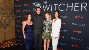 Lauren Schmidt Hissrich, Henry Cavill, Freya Allan i Anya Chalotra podczas premiery pierwszego sezonu "Wiedźmina"