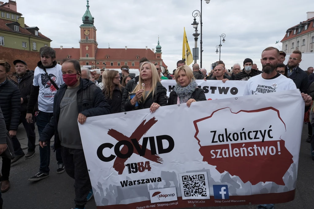 Dowodził, że nie można zgodnie z prawem uznać wszystkich Polaków za osoby chore lub nosicieli choroby i ograniczać ich wolności.