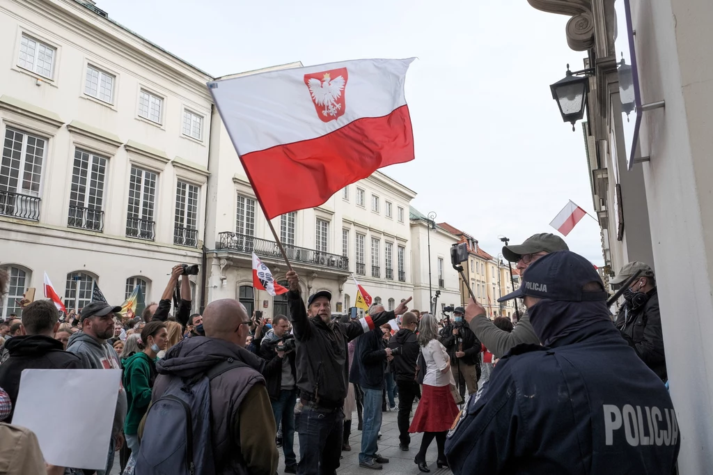 "Nie damy się zastraszyć. Jesteśmy wolnymi ludźmi" – mówiła jedna z liderek protestu Justyna Socha.
