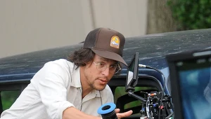 Cary Joji Fukunaga na planie serialu Netfliksa "Maniac" (2017)