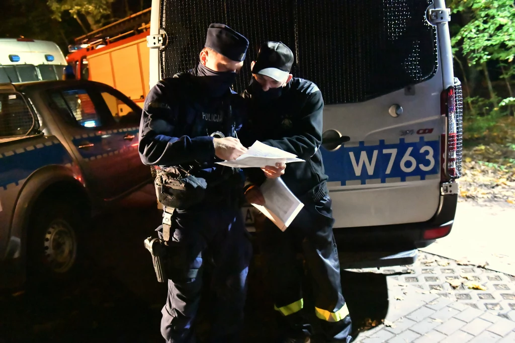 Nie będą kursować promy na ogólnodostępnej przeprawie Centrum. Na przeprawie Warszów pływać będą cztery promy – dwa Bieliki i dwa Karsibory. Bieliki będą zabierać tylko samochody osobowe i ruch pieszo-rowerowo-motorowy. Karsibory – wszystkie pojazdy. Zasady te będą obowiązywać do czasu zakończenia akcji neutralizacji Tallboya. Nie będą kursować promy na ogólnodostępnej przeprawie Centrum. Na przeprawie Warszów pływać będą cztery promy – dwa Bieliki i dwa Karsibory. Bieliki będą zabierać tylko samochody osobowe i ruch pieszo-rowerowo-motorowy. Karsibory – wszystkie pojazdy. Zasady te będą obowiązywać do czasu zakończenia akcji neutralizacji Tallboya.
