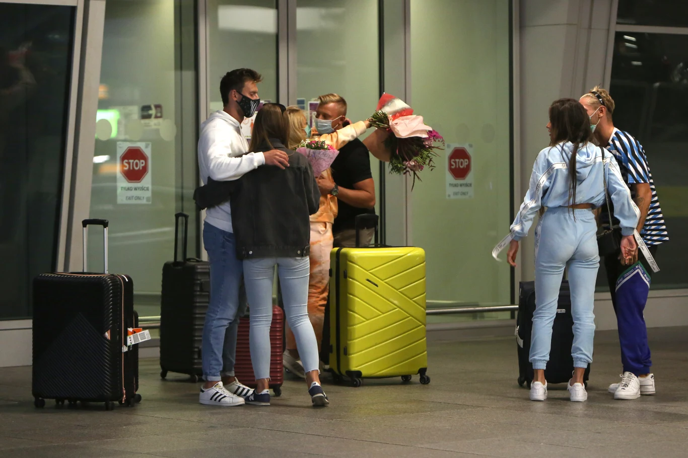 Finaliści "Love Island. Wyspa miłości" na lotnisku 
