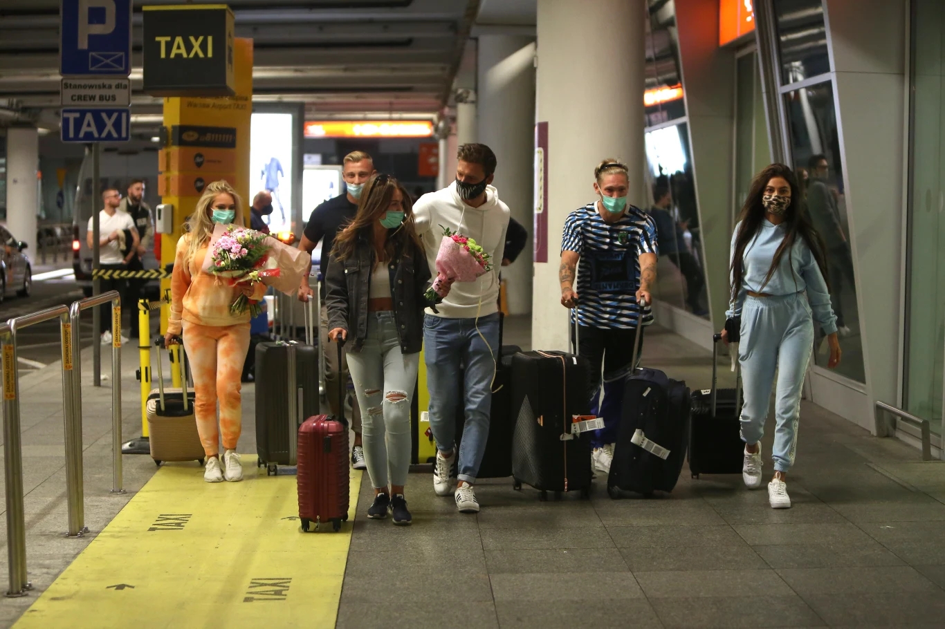 Finaliści "Love Island. Wyspa miłości" na lotnisku 
