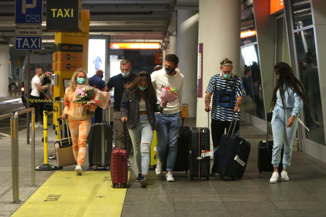 Finaliści "Love Island. Wyspa miłości" na lotnisku 