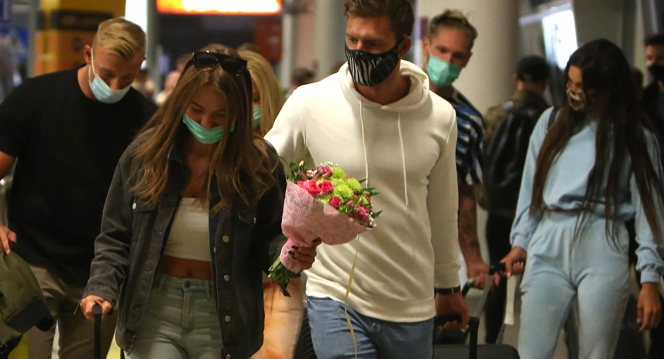 Finaliści "Love Island. Wyspa miłości" na lotnisku 