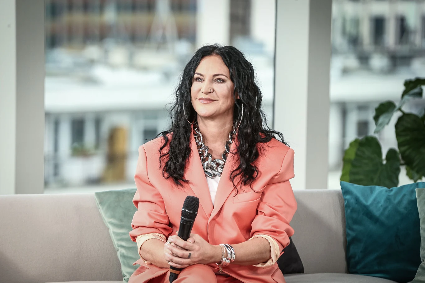 Kayah bez maski Kayah bez maski