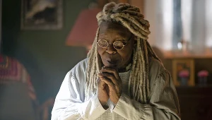 Whoopi Goldberg w scenie z serialu "Bastion"