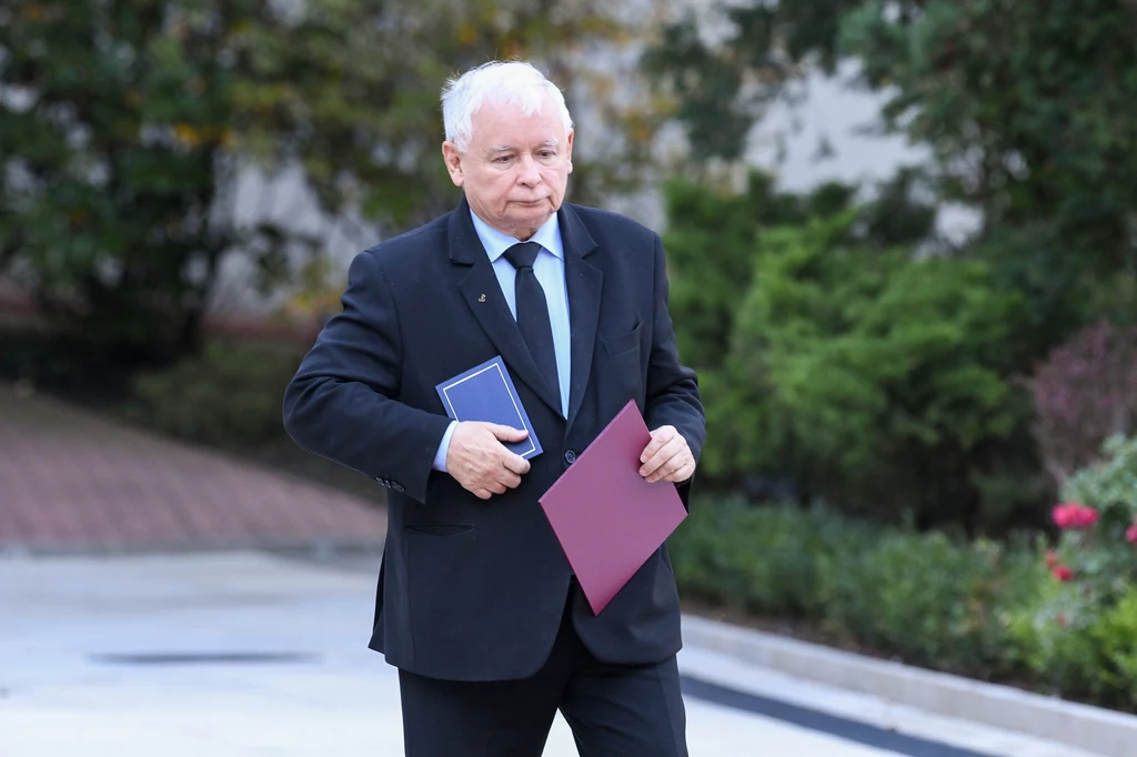 Jarosław Kaczyński podczas zaprzysiężenia nowych ministrów Jarosław Kaczyński podczas zaprzysiężenia nowych ministrów