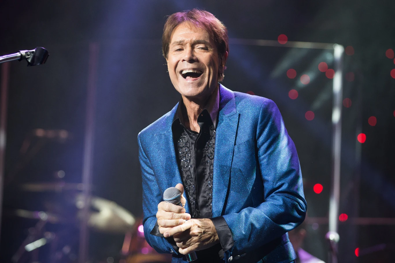 Wokalista, który karierę na dobre rozpoczął z grupą The Shadows, wielokrotnie pobił rekordy muzycznego show-biznesu. Pierwszy numer 1 na brytyjskiej liście przebojów zdobył w 1959 roku (piosenka "Living Doll" x The Drifters).